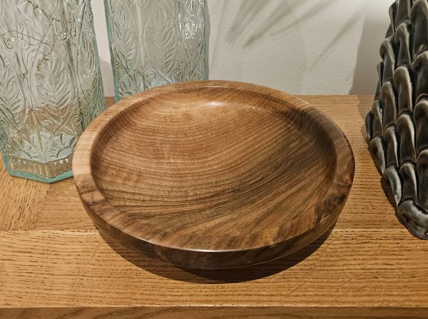 Gorgeous bowl in Walnut